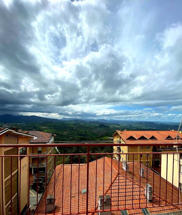 Appartamento Al Centro Storico Di San Marino Exterior foto